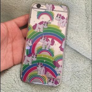 A Phone Case with unicorns great for tweens !